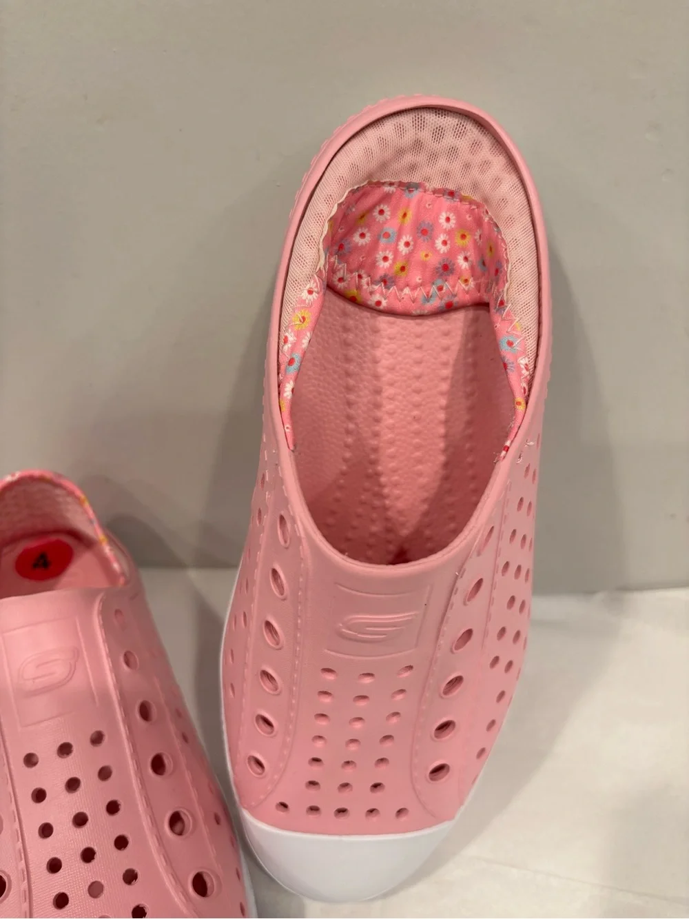 Skechers soft pink